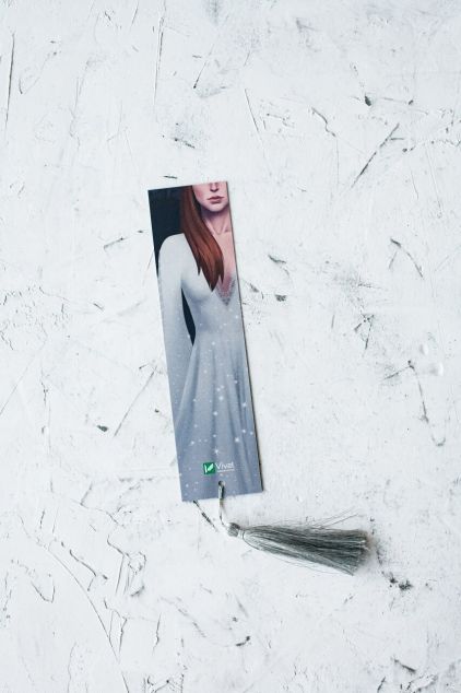 Закладинка «Двір холоду і зоряного сяйва» з китицею