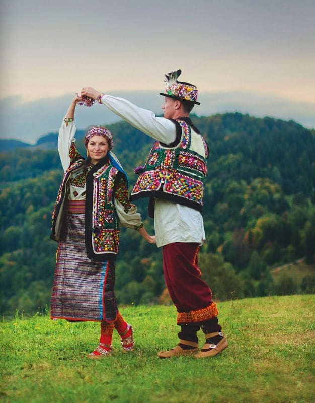 Ukrainian Folk Fashion - Vivat